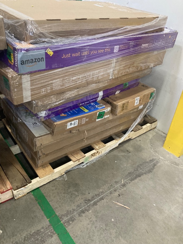 Photo 1 of ********No returns***No refund*******TV pallet doesn't work, only for parts of different brands and sizes. Some turn on, others don't. Broken screens, possibly missing cables and remote control. Returns not accepted. Final sale, approximate retail price o