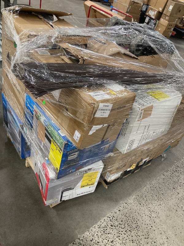 Photo 1 of ---*******no return no refund .....-**** pallet with different items example washing machine, camping house, baby stroller and other things more final sale no returns accepted