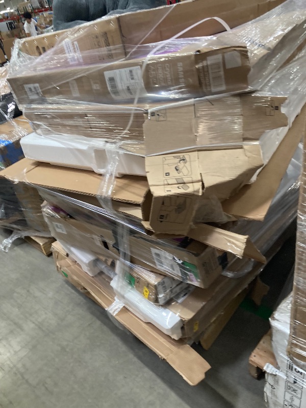 Photo 1 of ********No returns***No refund*******TV pallet doesn't work, only for parts of different brands and sizes. Some turn on, others don't. Broken screens, possibly missing cables and remote control. Returns not accepted. Final sale, approximate retail price o