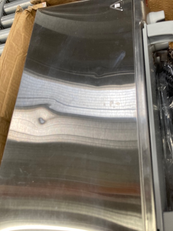 Photo 1 of *****It is used and has some small dents around it.**BLACK+DECKER 4-Slice Toaster Oven, TO1745SSG-1A, Even Toast, 4 Cooking Functions Bake, Broil, Toast and Keep Warm, Removable Crumb Tray, Timer