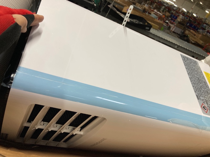 Photo 1 of ****works very wellused tes has a little arriva rayon****Frigidaire Portable Room Air Conditioner 8,000 BTU (ASHRAE) / 5,500 BTU (DOE), Cools Up to 350 Sq. Ft., Quiet Operation, Dehumidifying Dry Mode, White