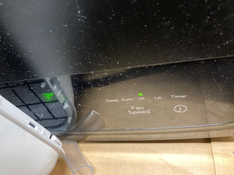 Photo 1 of ****works very wellused tes has a little arriva rayon****Frigidaire Portable Room Air Conditioner 8,000 BTU (ASHRAE) / 5,500 BTU (DOE), Cools Up to 350 Sq. Ft., Quiet Operation, Dehumidifying Dry Mode, White