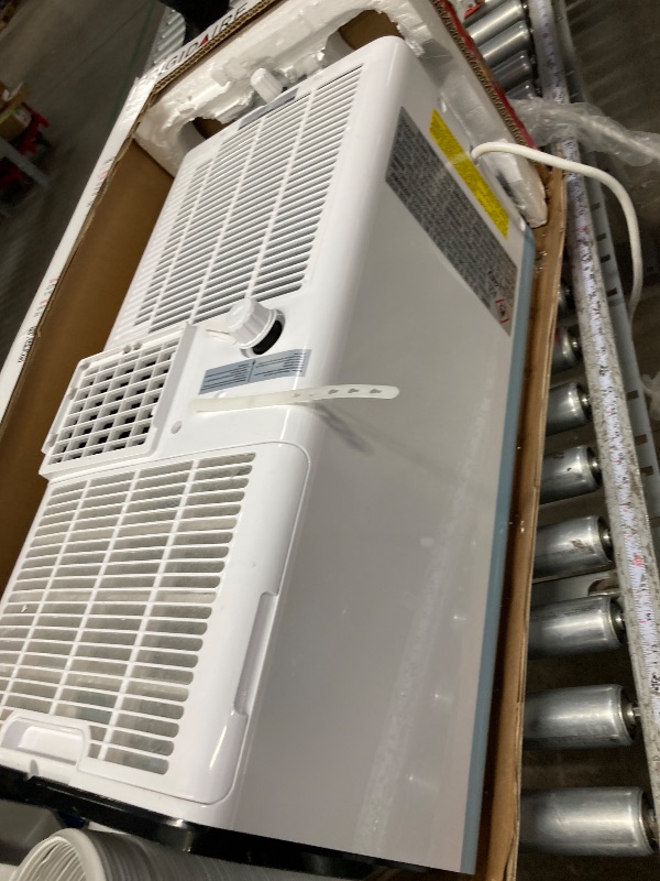 Photo 1 of ****works very wellused tes has a little arriva rayon****Frigidaire Portable Room Air Conditioner 8,000 BTU (ASHRAE) / 5,500 BTU (DOE), Cools Up to 350 Sq. Ft., Quiet Operation, Dehumidifying Dry Mode, White