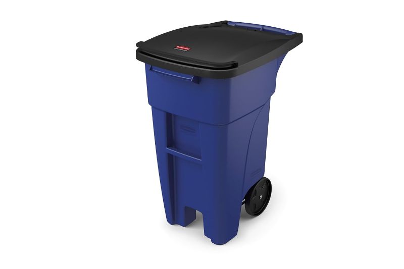 Photo 1 of **PLASTIC BROKE OFF TO HOLD LID ON-SEE PICS**Rubbermaid Commercial Products BRUTE Rollout Heavy-Duty Wheeled Trash/Garbage Can, 32-Gallon, Blue, for Restaurants/Hospitals/Offices/Warehouses/Garage BLUE