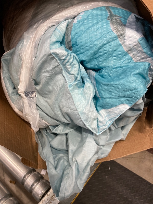 Photo 1 of **Item not in original packing. **

Luxudecor Floral Comforter Set King Size 7 Piece, Aqua Flower Bed in a Bag, Elegant Gradient Floral Comforter with Sheet Set, Soft Seersucker Microfiber Bedding Set for All Season (Aqua, 104"x90")