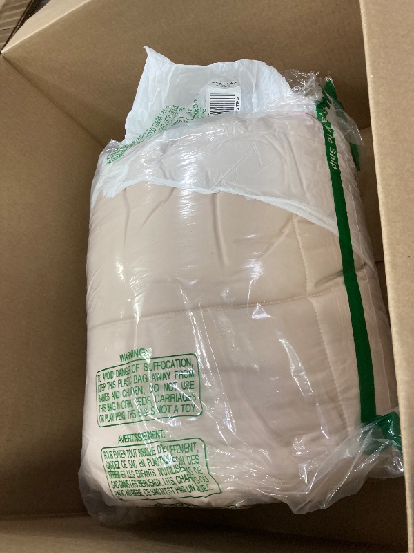 Photo 1 of **Not in original packing **

Bedsure Comforter Duvet Insert - Quilted Comforters King Size, All Season Duvet, GentleSoft Down Alternative Bedding, with 8 Tabs, Gifts for Women/Men, Beige, King 90 x 102 Inches