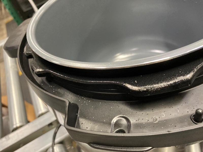 Photo 1 of  used****** minor damage**COMFEE’ 16 in 1 Electric Pressure Cooker Instant Multi Cooker Olla de Presion Non-Stick Pot Yogurt Maker Rice Cooker Slow Cooker Sauté Steamer 8 Quarts for Family Feast