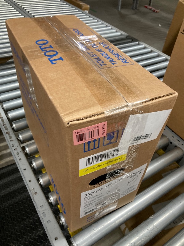 Photo 1 of ***THIS IS THE TANK ONLY****TOTO Drake Two-Piece Elongated 1.6 GPF TORNADO FLUSH Toilet