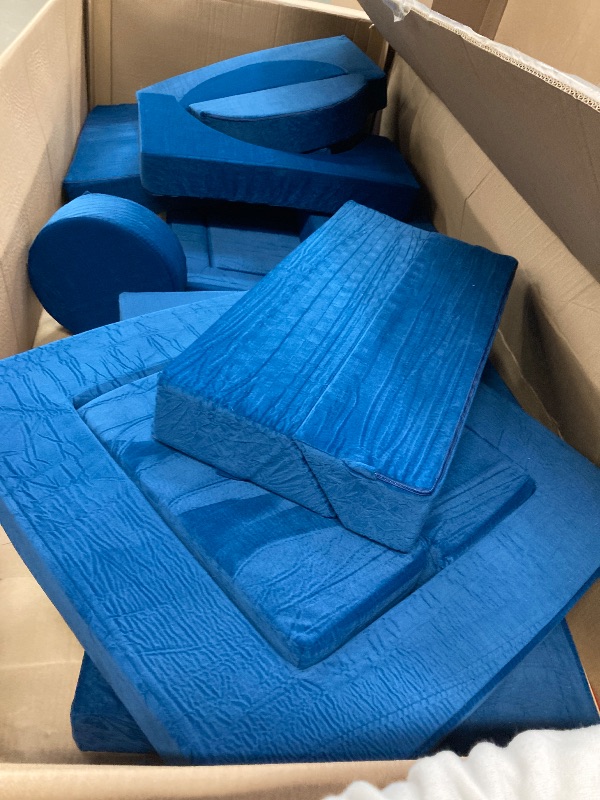 Photo 1 of kids play couch****