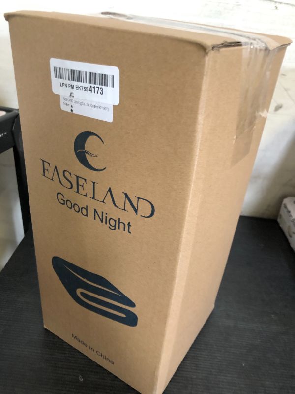 Photo 1 of EASELAND Cooling Comforter Queen, Cold Touch Fabric Absorbs Body Heat, Double-Sided Cool Design Soft Fluffy Cooling Blanket for Night Sweats Hot Sleeper(White, Queen(90"x90"))