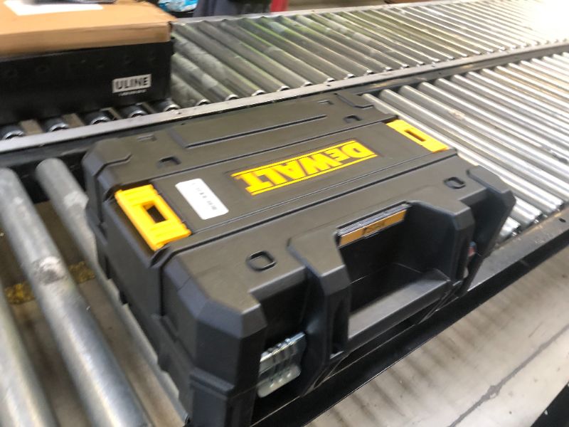 Photo 1 of DEWALT 12V MAX* Laser Level, 5 Spot Green Laser, 150-Foot Range (DW085LG)
