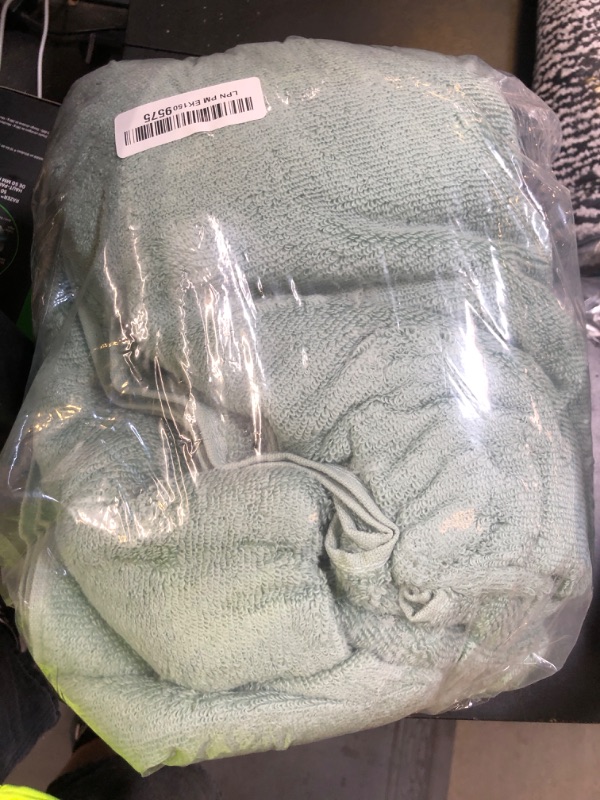 Photo 1 of Amazon Basics 100% Cotton Quick-Dry Lightweight Moisture Absorbing Bath Towel, 2-Pack, Seafoam Green, 54" x 30"