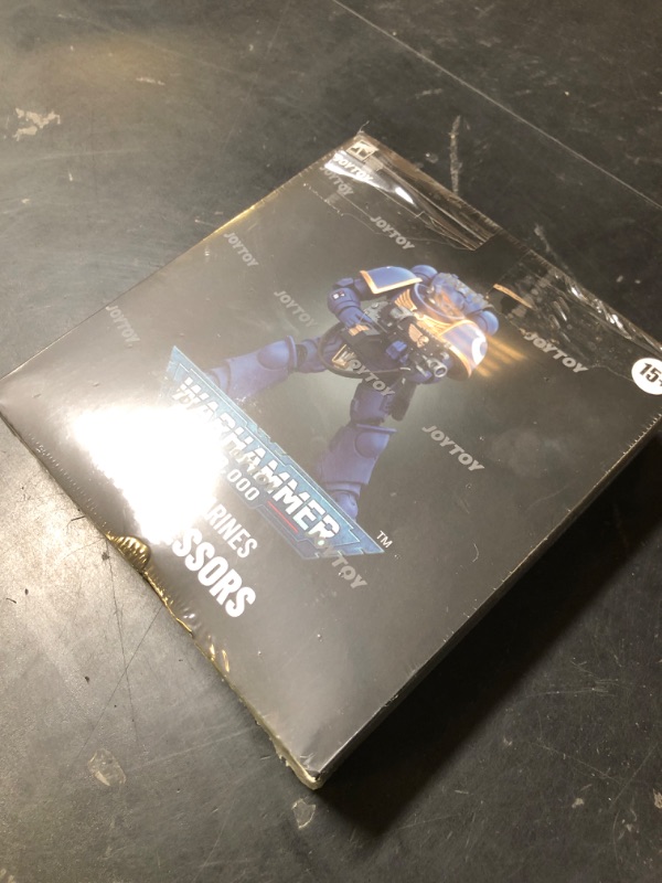 Photo 1 of JOYTOY 1/18 Warhammer 40,000 Action Figure Ultramarines Intercessors Collection Model (4 inch)