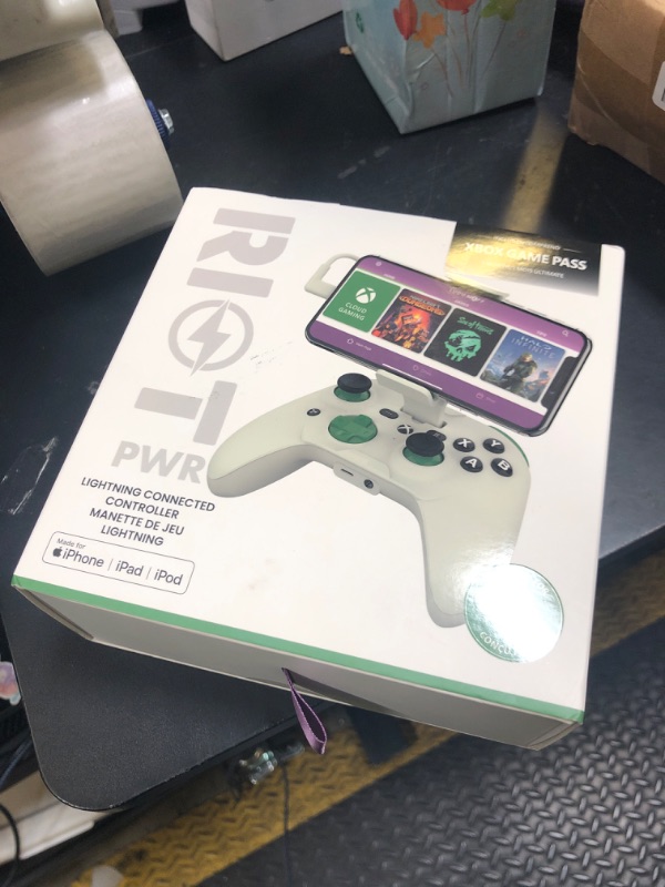 Photo 1 of RiotPWR Mobile Cloud Gaming Controller for Lightning Connected iOS