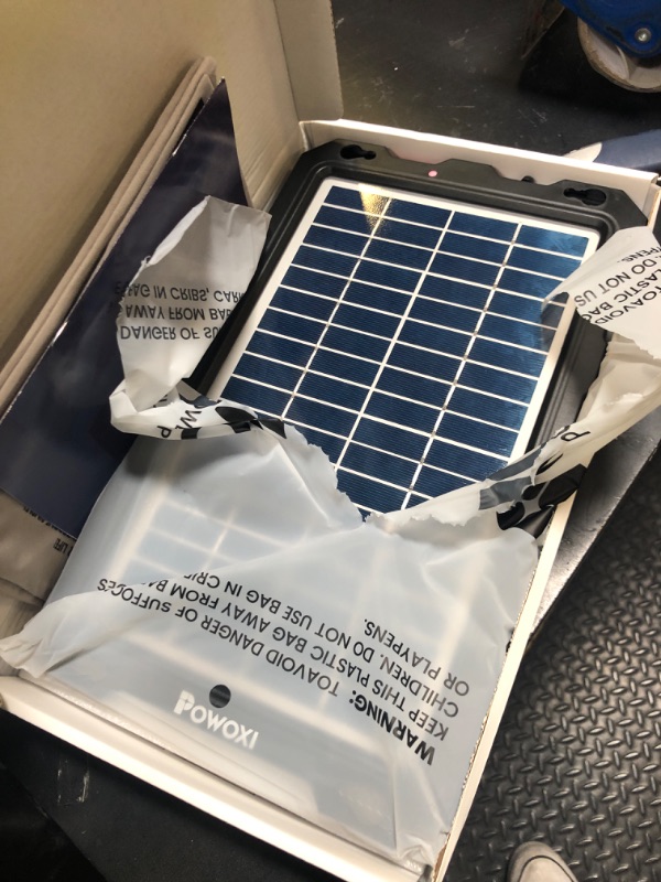 Photo 1 of 12V SOLAR BATTERY CHARGER AND MAINTAINER 