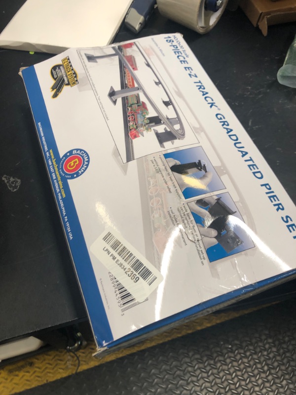 Photo 1 of Bachmann Trains 18 PC. E-Z TRACK GRADUATED PIER SET - For Use with HO or On30 Scale E-Z Track , White