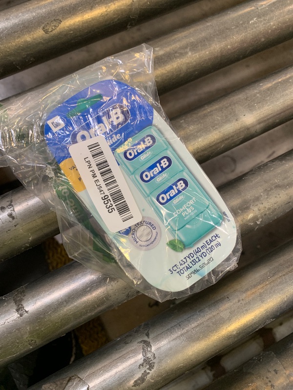 Photo 1 of Oral-B Glide Pro-Health Comfort Plus Floss, Mint, 3 Ct