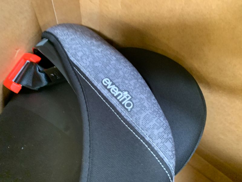 Photo 1 of evenflo car seat