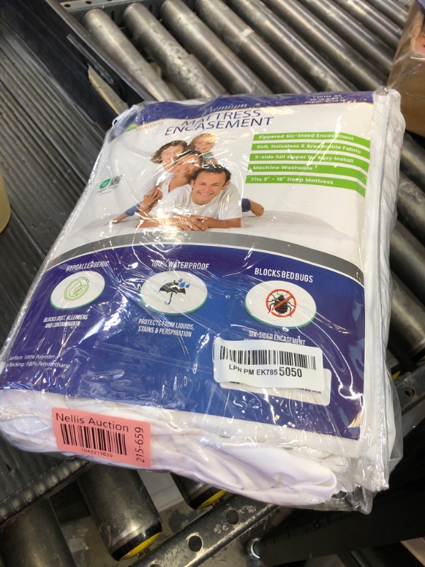 Photo 1 of Twin Extra Long (XL) Mattress Protector Zippered Bed Bug Waterproof Encasement Hypoallergenic Premium Quality Cover Protects Against Dust Allergies White
