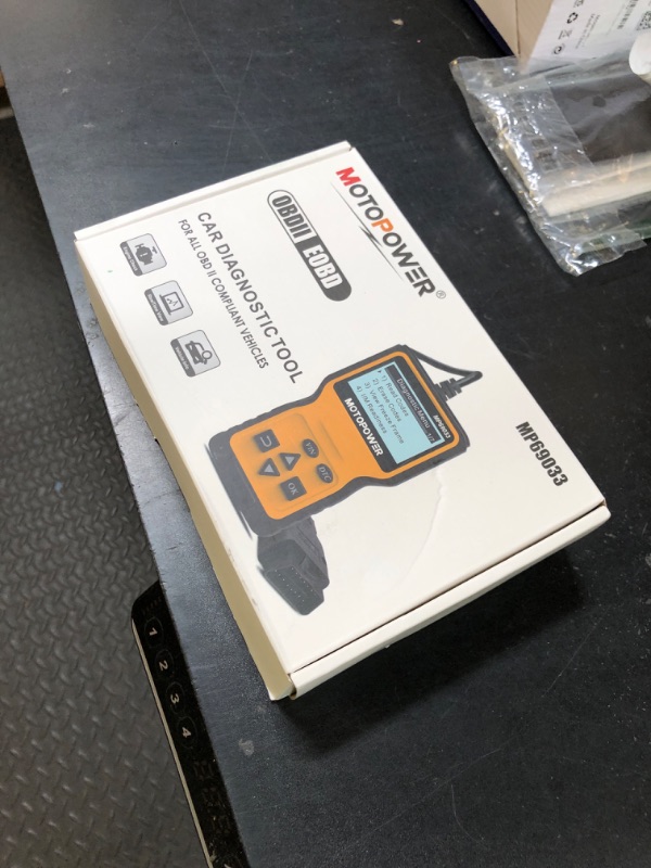 Photo 1 of MOTOPOWER MP69033 Car OBD2 Scanner Code Reader Engine Fault Scanner CAN Diagnostic Scan Tool for All OBD II Protocol Cars Since 1996, Yellow