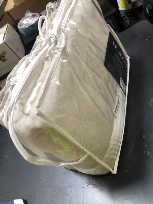 Photo 1 of EP Mode Luxury Mulberry Silk Blanket with Silk Charmeuse Border (Whisper White, King 106" x 88")