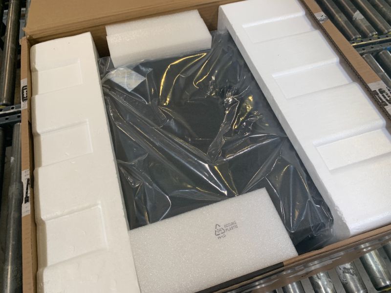 Photo 1 of INCOMPLETE SET!!!! Electro-Voice Evolve 50 1000W Powered Column Speaker Array System (Black) (2 Items)
BOX 2 OF 2 ONLY!!!