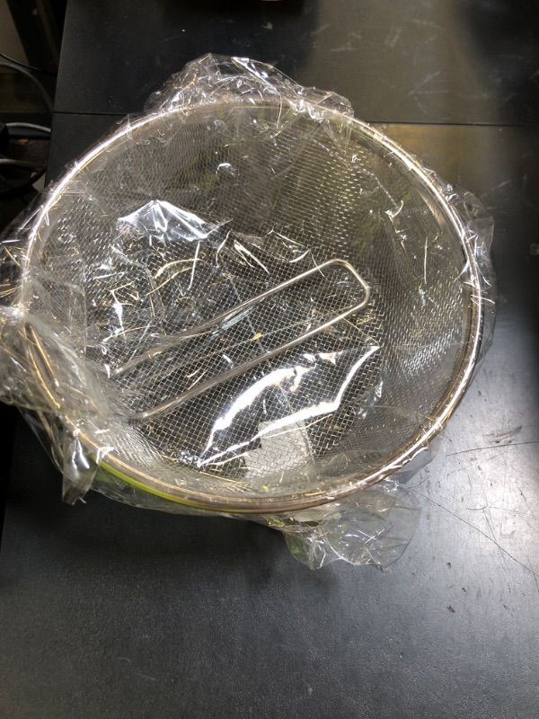 Photo 1 of DOITOOL Stainless Steel Deep Fry Basket Round Wire Mesh Fry Basket with Folding Handle for Kitchen Frying