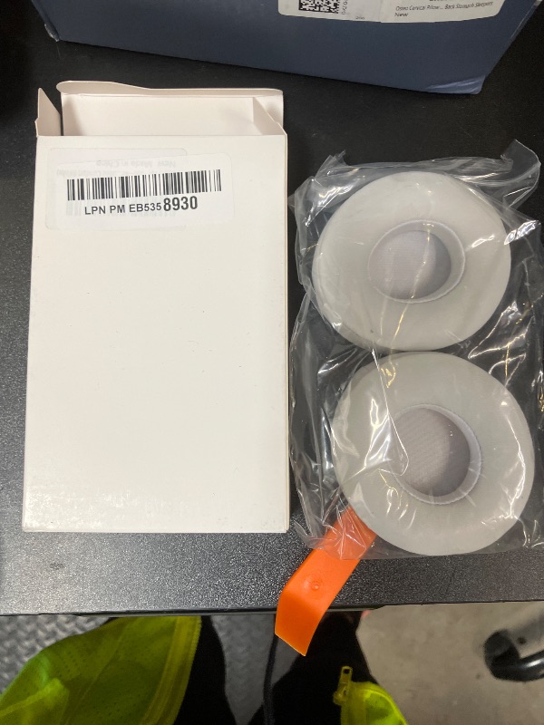 Photo 1 of Solo 3 Ear Pads - Replacement Earpads for Beats Solo 2 & Solo 3 Wireless Headphones (White)