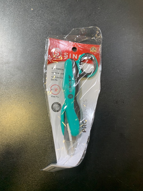 Photo 1 of SINGER 00564 ProSeries Thread Snips, 5-Inch, 5"