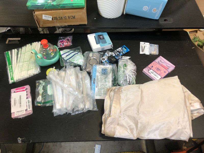 Photo 1 of miscellaneous bundle of items