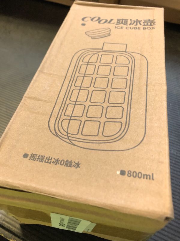 Photo 1 of Ice Cube Bottle Cool Summer ice Bottle Cup?800ml 2-in-1 zero Touch Press ice cube mold Easy Press to Release Vertical Ice Tray for Freezer ? (Green)
