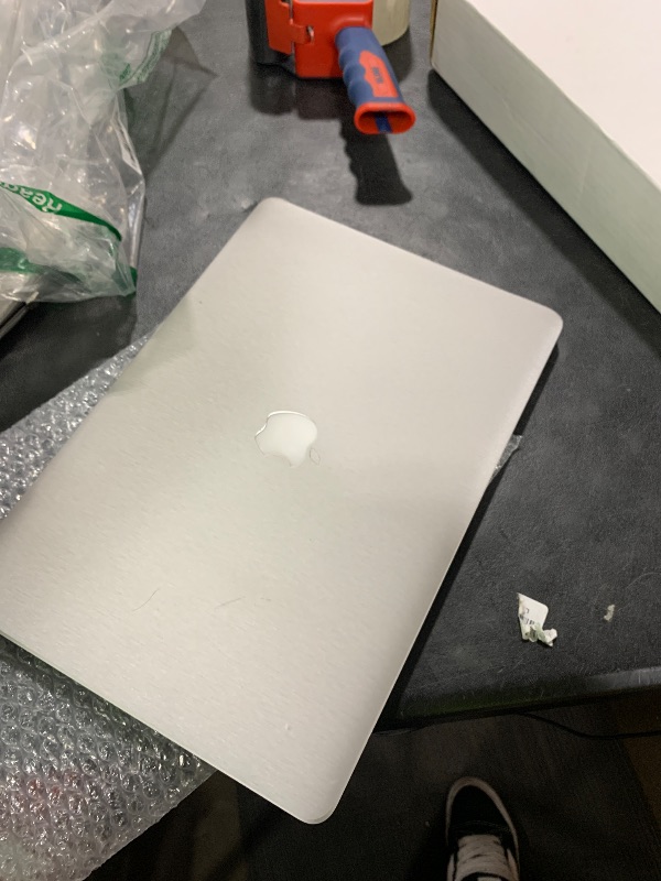 Photo 1 of Apple MacBook Pro 15in Core i7 2.8GHz Retina (MGXG2LL/A), 16GB RAM, 512GB Solid State Drive (Renewed)