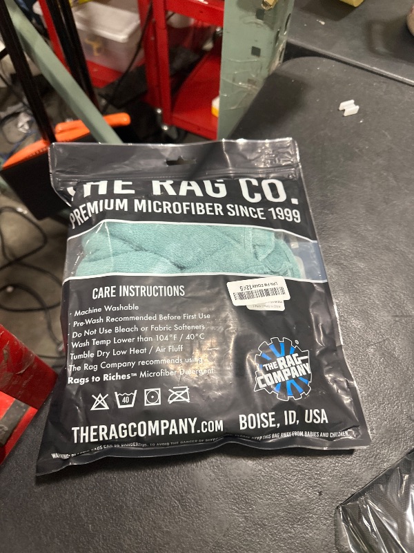 Photo 1 of The Rag Company - The Liquid8r - Absorbent 70/30 Blend Microfiber Drying Towel for Cars, Trucks, SUVs, Safe for Detailing + Scratch Free, Twist Loop, 1100gsm, 25in x 36in, Aqua Blue