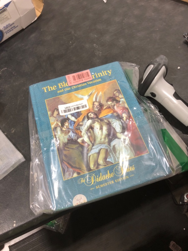 Photo 1 of BOOK A JESUS 