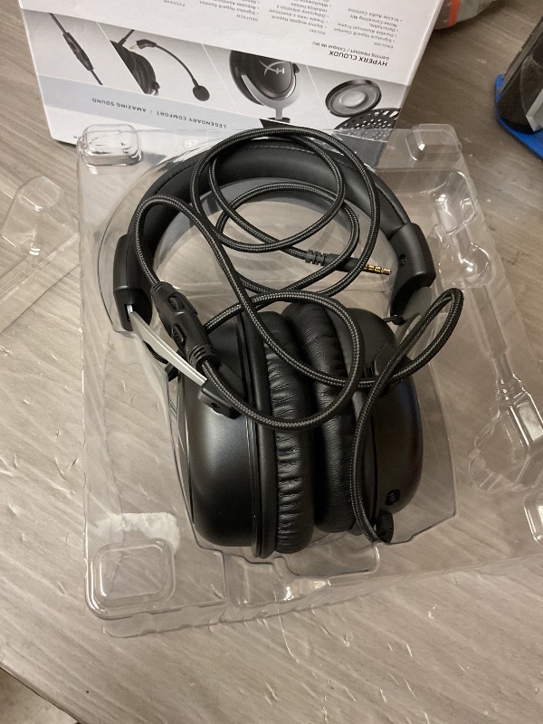 Photo 1 of HyperX CloudX, Official Xbox Licensed Gaming Headset, Compatible with Xbox One and Series X|S, Memory Foam Ear Cushions, Detachable Noise-Cancelling Mic, in-line Audio Controls,Black/ Silver