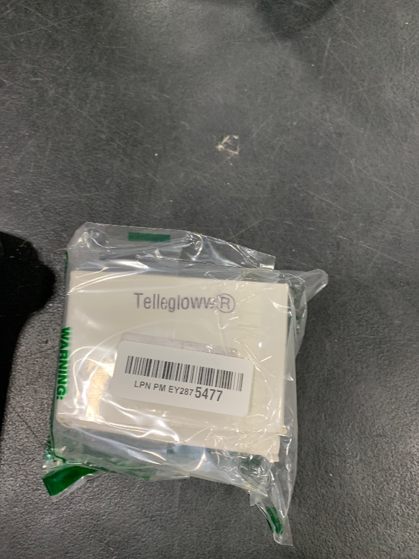 Photo 1 of Tellegloww 2 Pack U Clip Porcelain Socket, Medium Base E26 Snap in Keyless Ceramic Socket with 6" Black White Dual Wires, 660W 600V for Fixture Lighting