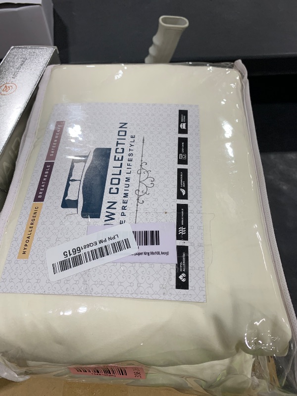 Photo 1 of Crown Collection Luxuriate Hotel 1000-TC Hypoallergenic Ultra Soft Design 100% Egyptian Cotton Pinch Plated Duvet Cover with Zipper Colser & 2pcs Pillow Case Set (Super King 98x108, Ivory)