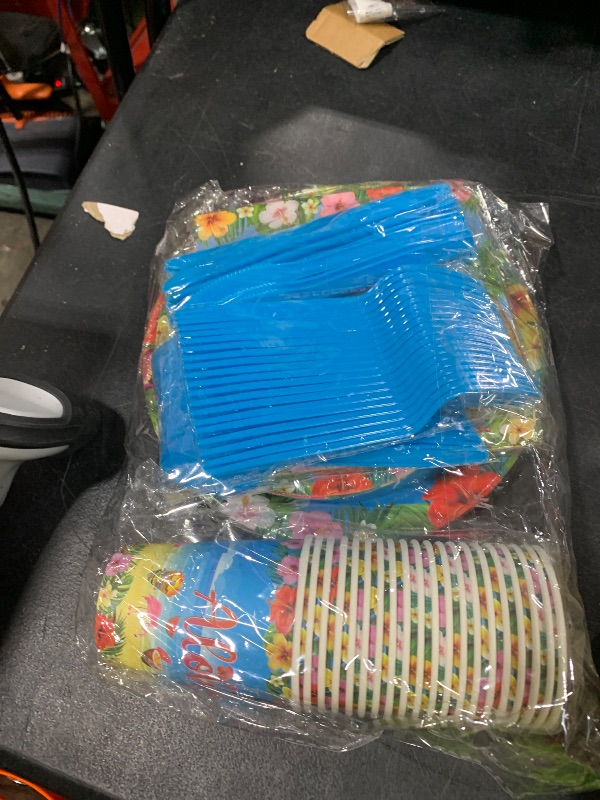 Photo 1 of 140pcs Luau Party Supplies Party Tableware for Aloha Hawaiian Party Decorations Dinnerware Set Serves 20 + Guests for BBQs & Summer party