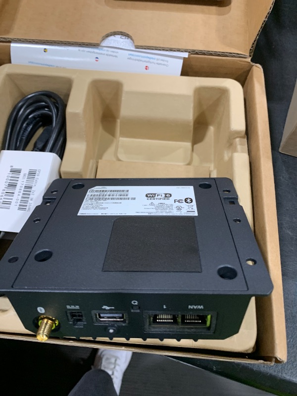 Photo 1 of 3-yr NetCloud Mobile Essentials Plan and R920 Router with WiFi (300Mbps Modem), no AC Power Supply or Antennas, North America