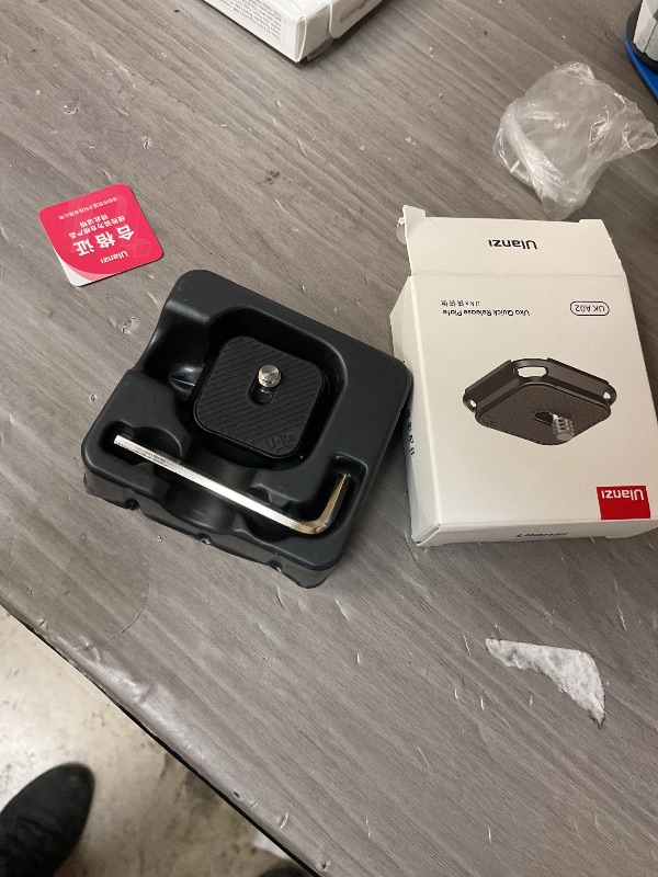 Photo 1 of ULANZI UKA02 Quick Release Plate (Top Plate) Tripod Quick Release Camera Mount Adapter System Suitable for UKA01/ UKA03/ Arca Swiss/UKA?Only Top Plate?