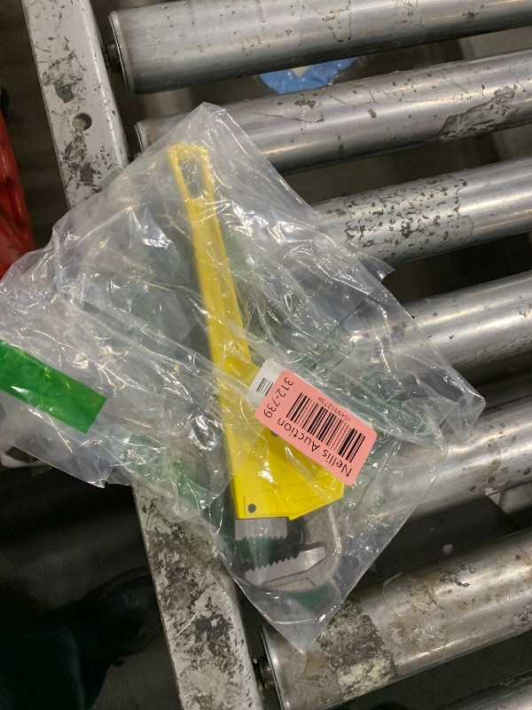 Photo 1 of DOWELL 10' Pipe Wrench - Reliable and Durable Cast Steel Wrench for Long-Lasting Pipe Maintenance