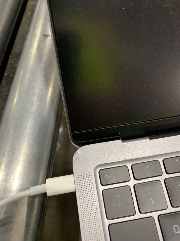 Photo 1 of Apple Macbook Air 13" (WiFi) 3.20 GHz M1 9GB 128GB SSD Space Gray |MGNF3LL/A (2020)]