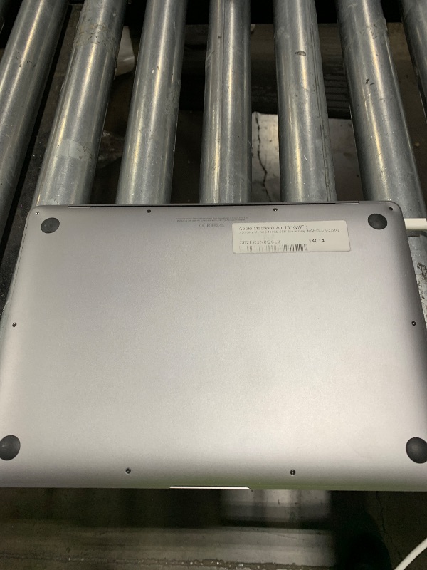 Photo 1 of Apple Macbook Air 13" (WiFi) 3.20 GHz M1 9GB 128GB SSD Space Gray |MGNF3LL/A (2020)]