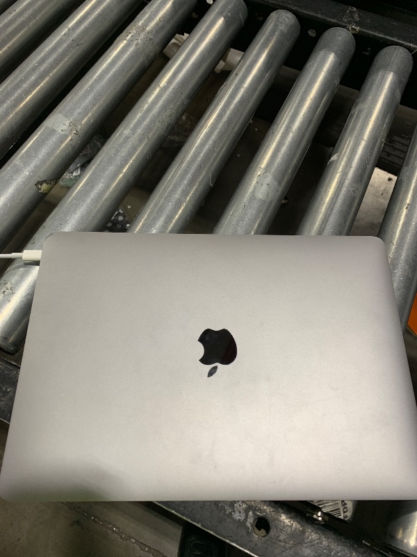 Photo 1 of Apple Macbook Air 13" (WiFi) 3.20 GHz M1 9GB 128GB SSD Space Gray |MGNF3LL/A (2020)]