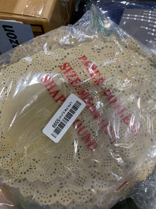 Photo 1 of Aodaer 200 Pack Round Brown Lace Paper Doilies Disposable Decorative Paper Placemats Assorted Size 6.5, 8.5, 10.5, 12 inch Table Paper Pad Mats for Buffet Cake Food Party Wedding Tableware Decoration