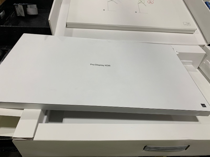 Photo 1 of Apple Pro Display XDR - Nano-Texture Glass 32 inch 6k resolution