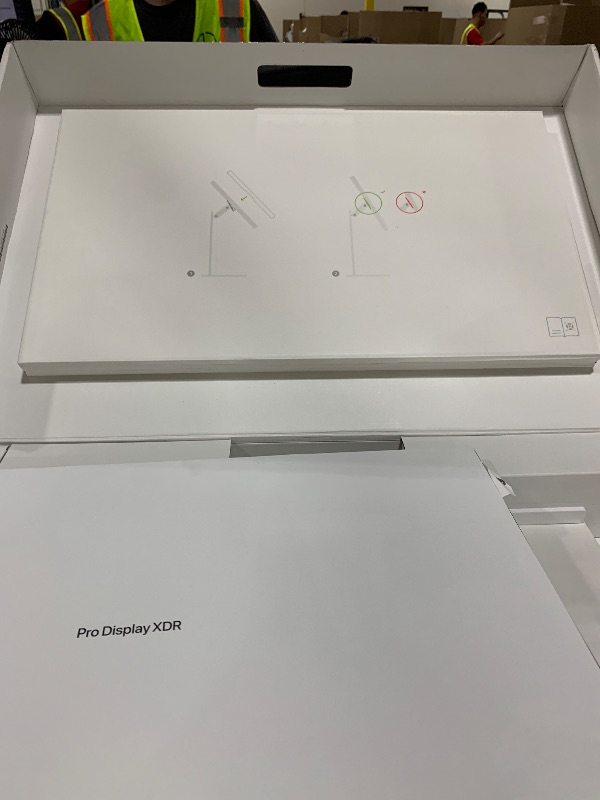 Photo 1 of Apple Pro Display XDR - Nano-Texture Glass 32 inch 6k resolution
