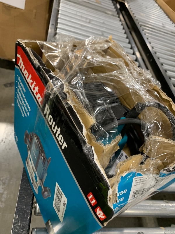 Photo 1 of Makita RP1800 3-1/4 HP* Plunge Router