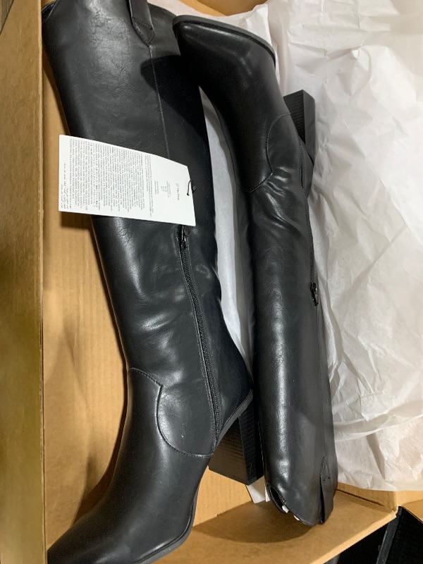 Photo 1 of WOMENS BOOTS 9