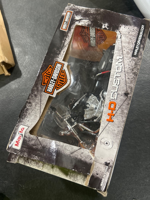 Photo 1 of Maisto 32322 2013 Flhrc Road King Classic  Diecast Vehicle